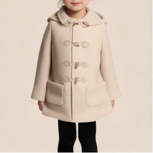 Warm and loose-fitting long-sleeved coat for girls